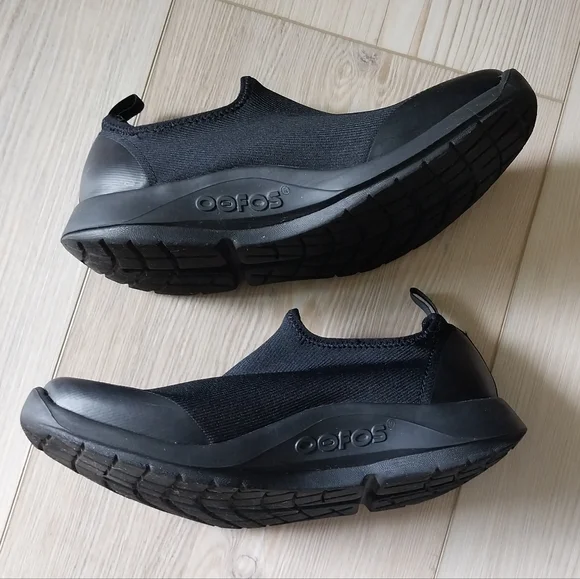 OOFOS OOmg Eezee Black Women's Slip-On Sneakers - Picture 4 of 7